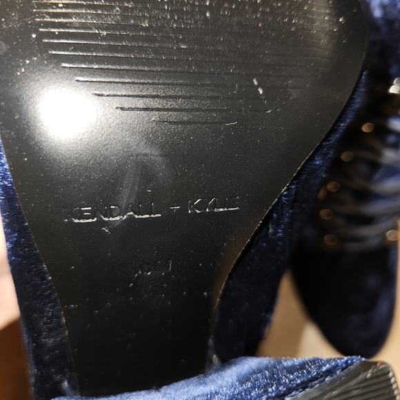 KENDALL + KYLIE Women's Bridget Fashion Blue Velvet Boots - Picture 8 of 9